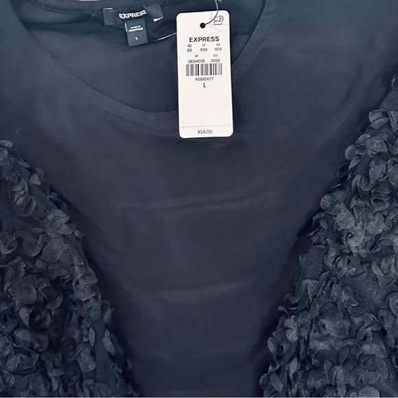 NWT EXPRESS Skimming Textured Floral Puff Sleeve Tee Black Women- Size L - Picture 10 of 10